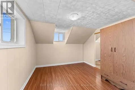 164 Maple Avenue Pembroke ON K8A 1L2