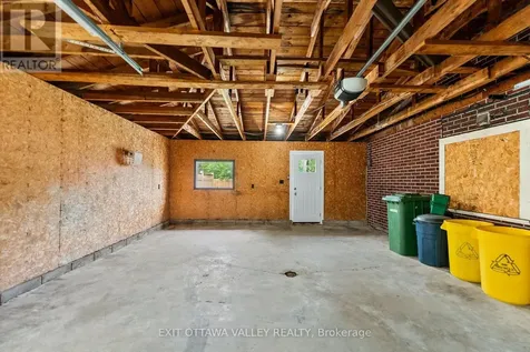 164 Maple Avenue Pembroke ON K8A 1L2