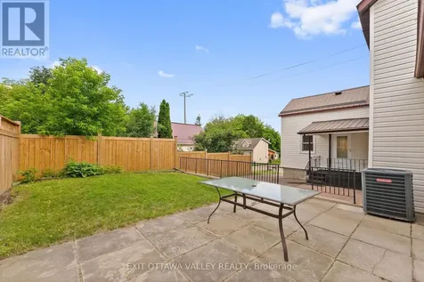164 Maple Avenue Pembroke ON K8A 1L2