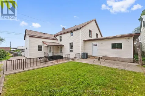 164 Maple Avenue Pembroke ON K8A 1L2
