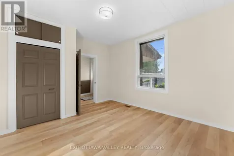 164 Maple Avenue Pembroke ON K8A 1L2