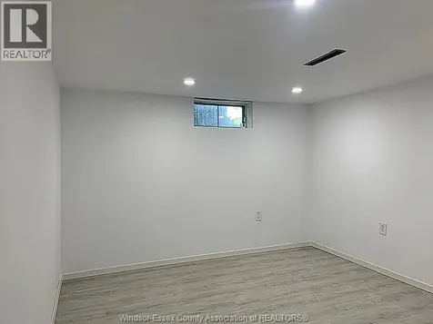 3425 Rankin Windsor ON N9E 3C4