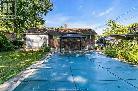 3425 Rankin Windsor ON N9E 3C4