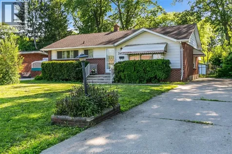 3425 Rankin Windsor ON N9E 3C4
