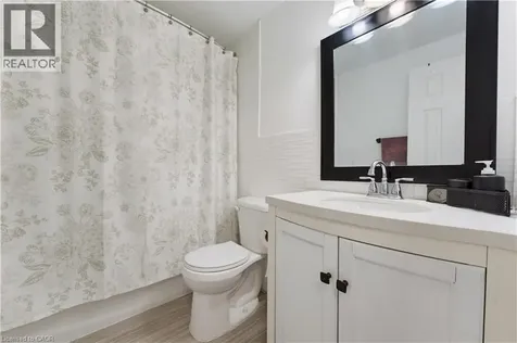 138 Blackhorne Drive Kitchener ON N2E 1Z3