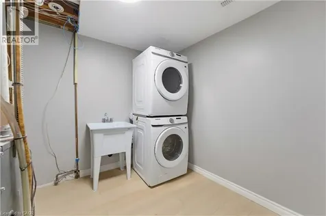 138 Blackhorne Drive Kitchener ON N2E 1Z3