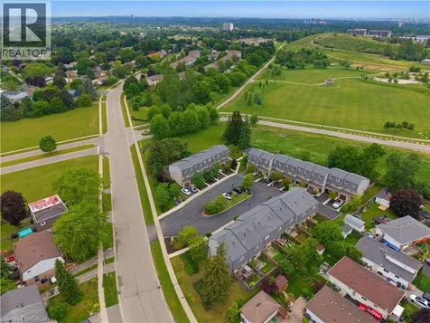 138 Blackhorne Drive Kitchener ON N2E 1Z3