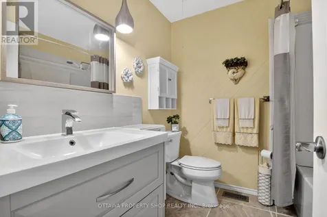 49 Country Lane Ottawa ON K2L 1H9