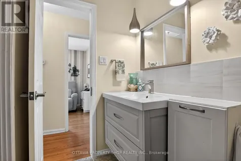 49 Country Lane Ottawa ON K2L 1H9