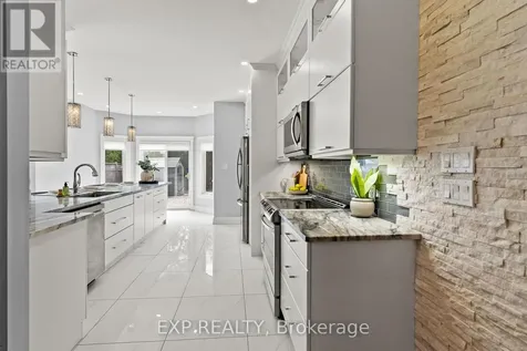 112 Redcliff Avenue Ottawa ON K2J 5J7