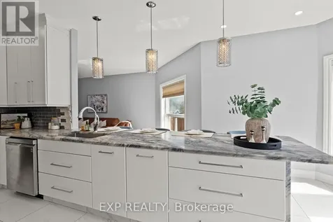 112 Redcliff Avenue Ottawa ON K2J 5J7