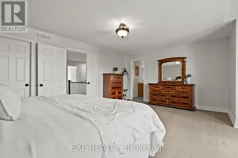 112 Redcliff Avenue Ottawa ON K2J 5J7