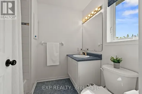 112 Redcliff Avenue Ottawa ON K2J 5J7