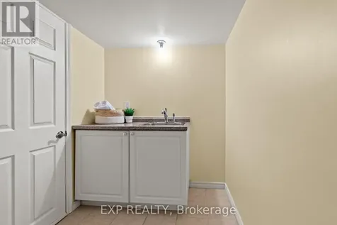 112 Redcliff Avenue Ottawa ON K2J 5J7