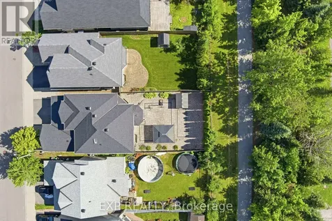 112 Redcliff Avenue Ottawa ON K2J 5J7