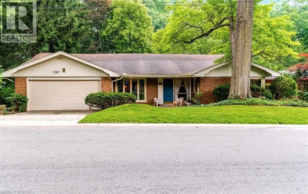 787 Forest Glen Avenue Burlington ON L7T 2L1