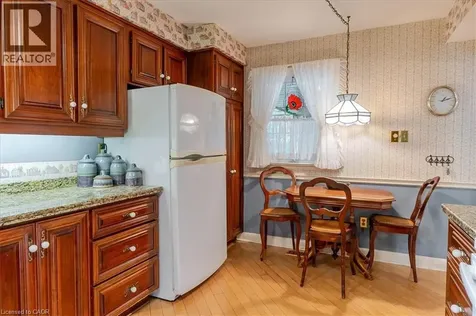 787 Forest Glen Avenue Burlington ON L7T 2L1