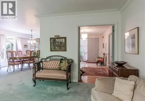 787 Forest Glen Avenue Burlington ON L7T 2L1