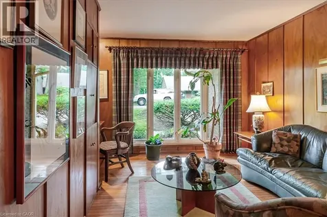 787 Forest Glen Avenue Burlington ON L7T 2L1