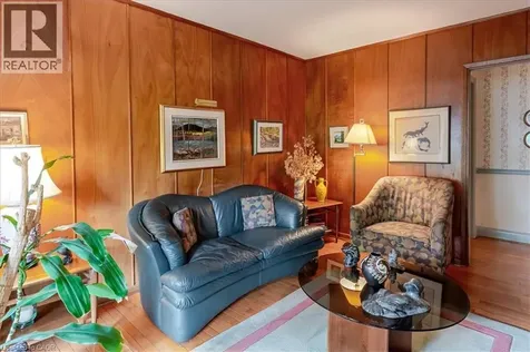 787 Forest Glen Avenue Burlington ON L7T 2L1