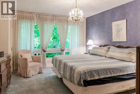 787 Forest Glen Avenue Burlington ON L7T 2L1