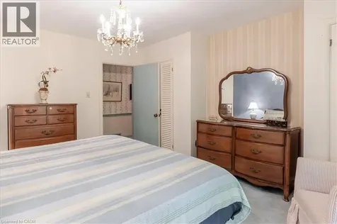 787 Forest Glen Avenue Burlington ON L7T 2L1