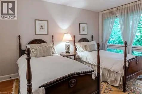 787 Forest Glen Avenue Burlington ON L7T 2L1