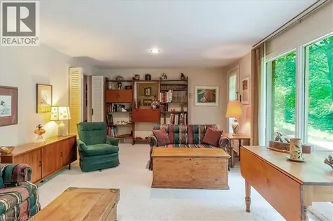787 Forest Glen Avenue Burlington ON L7T 2L1