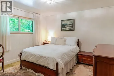 787 Forest Glen Avenue Burlington ON L7T 2L1
