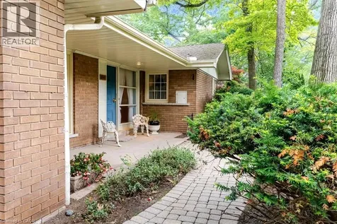 787 Forest Glen Avenue Burlington ON L7T 2L1