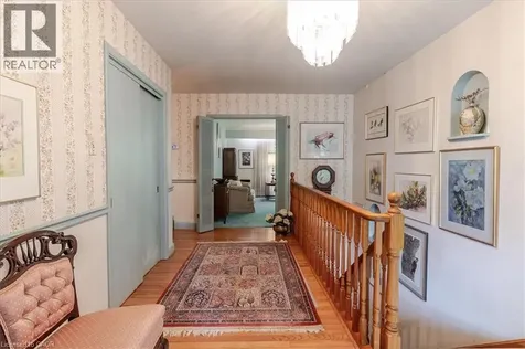 787 Forest Glen Avenue Burlington ON L7T 2L1