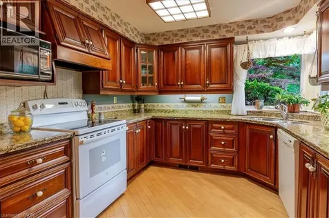 787 Forest Glen Avenue Burlington ON L7T 2L1