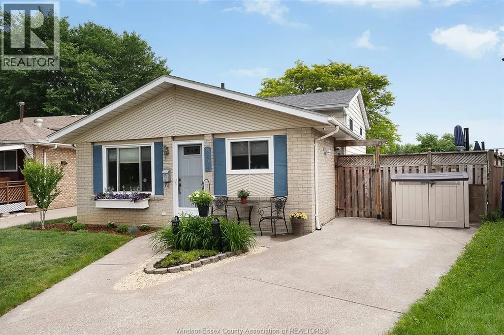 3404 Hemlock Windsor ON N8R 1Z9