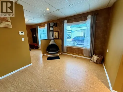 37 Foster Street Chatham ON N7M 4N4