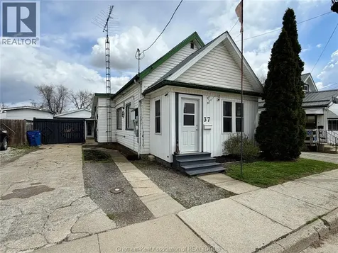 37 Foster Street Chatham ON N7M 4N4