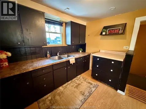 37 Foster Street Chatham ON N7M 4N4