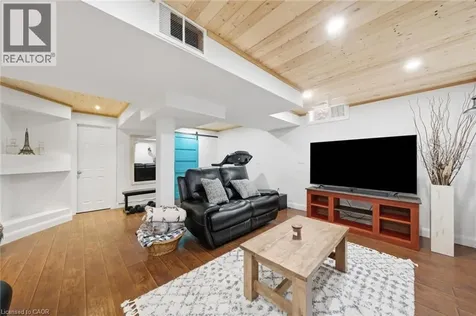 35 Rosebury Way Hamilton ON L0R 1W0