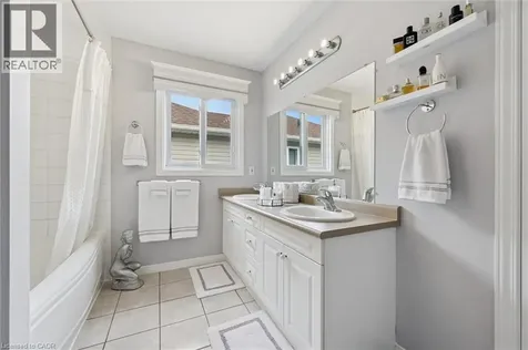 127 Everglade Crescent Kitchener ON N2E 3Y5