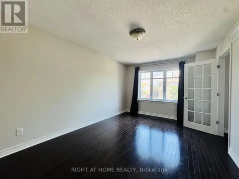 204 Badgeley Avenue Ottawa ON K2T 0A4