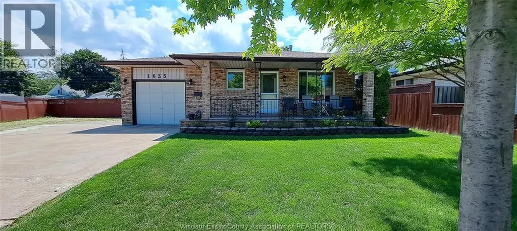 1635 Courtland Crescent Windsor ON N8T 3K5