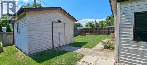 1635 Courtland Crescent Windsor ON N8T 3K5