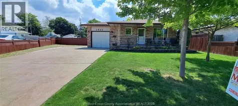 1635 Courtland Crescent Windsor ON N8T 3K5