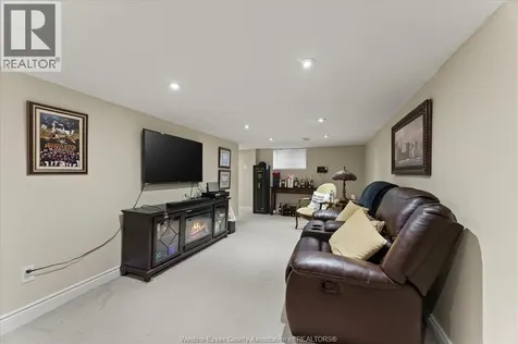 2563 Meldrum Windsor ON N8W 4E9