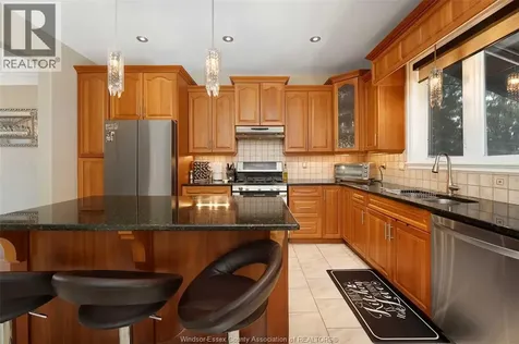2257 Askin Windsor ON N9B 3Y4
