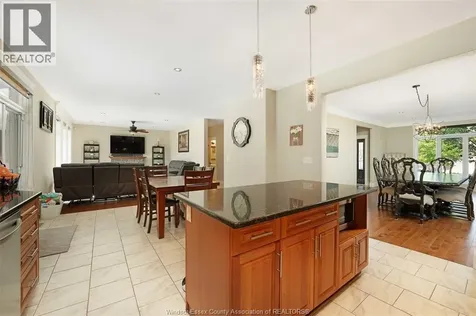 2257 Askin Windsor ON N9B 3Y4