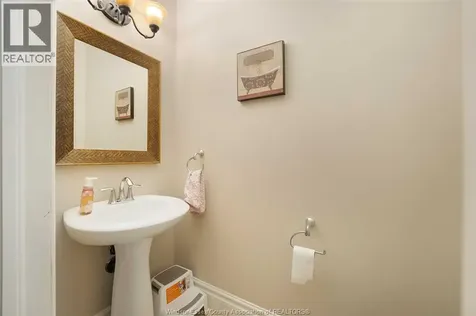 2257 Askin Windsor ON N9B 3Y4