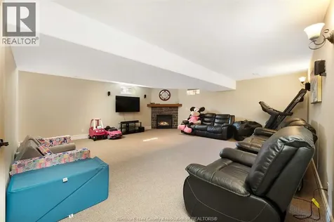 2257 Askin Windsor ON N9B 3Y4
