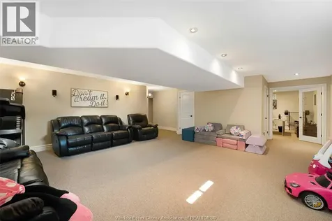 2257 Askin Windsor ON N9B 3Y4