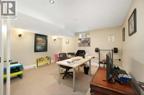 2257 Askin Windsor ON N9B 3Y4