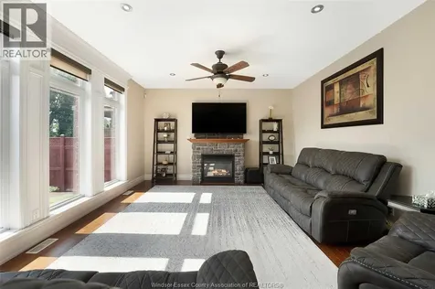 2257 Askin Windsor ON N9B 3Y4